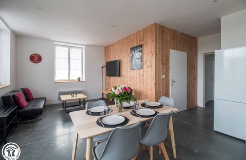 Besse-en-Chandesse Casa | Granit Rose sleeps 5