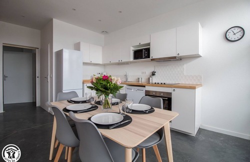 Besse-en-Chandesse Casa | Granit Rose sleeps 5