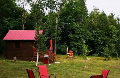 Central Frontenac Cabina | Granite Hollow Cabin
