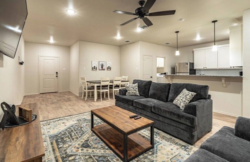 North by Northwest Casa | Granite Valley Lodge - 3BR 2BA - Brand New Home