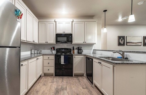 North by Northwest Casa | Granite Valley Lodge - 3BR 2BA - Brand New Home
