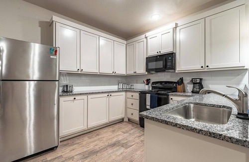 North by Northwest Casa | Granite Valley Lodge - 3BR 2BA - Brand New Home