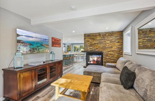 Comstock Acres Casa | Granlibakken Getaway by Tahoe Getaways - West Shore Retreat-Central Location-Hot Tub-Dog Considered-Near Skiing