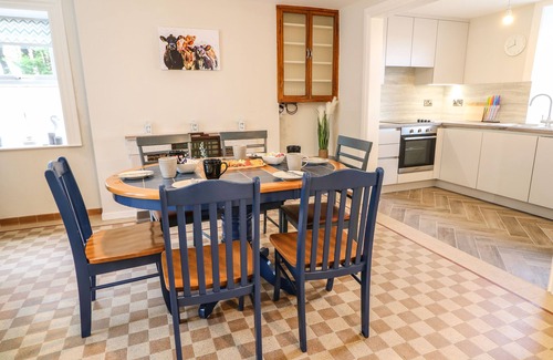 Bushmills Cabaña | GRANNY'S, pet friendly, with a garden in Bushmills, County Antrim