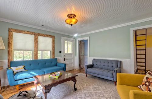 Bryson City Casa | Grannys Cabin Restored 1915 Fireplace & Clawfoot Tub near Smoky Mountains