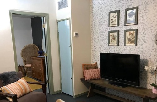 Pacific Cabaña | Grant's Trail House: Pacific Rail Road Cottage and Spa! Coffee /dinning /6Flags!