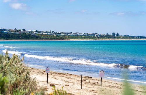 Victor Harbor Casa | Grantley Haven Victor Harbor spacious home with games room - No Linen Included