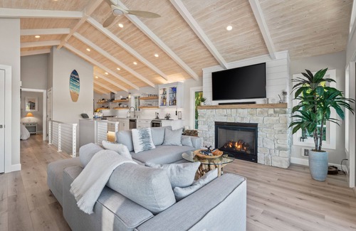 Grapeview Casa | Grapeview- Luxury Waterfront Home w/ Hot Tub