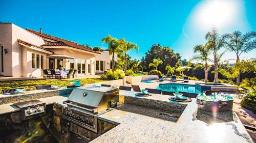 Temecula Casa | Grapevine by AvantStay Secluded 5BR Villa 4 Acres of Vineyards Avo Groves