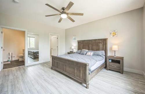 Grass Lake Apartamento | Grass Lake 8BR Retreat w Games & Fire Pit