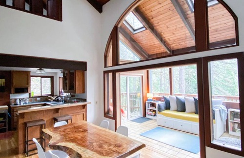 Cedar Ridge Casa | Grass Valley Treehouse Retreat near the Yuba River