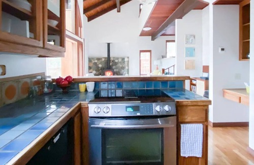 Cedar Ridge Casa | Grass Valley Treehouse Retreat near the Yuba River