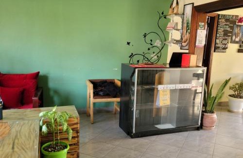 Masaka Cama Y Desayuno | Grassroots Cafe & Deli
