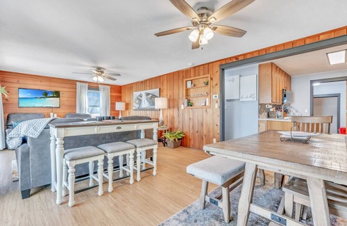 Orleans Casa | Grassy Knoll Retreat on Big Spirit Lake
