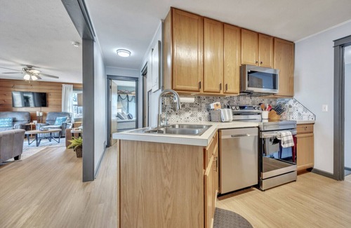 Orleans Casa | Grassy Knoll Retreat on Big Spirit Lake