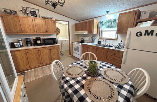 Wilderness Casa | Grassy Meadow Getaway - HOT TUB!