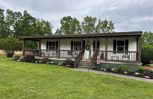 Wilderness Casa | Grassy Meadow Getaway - HOT TUB!