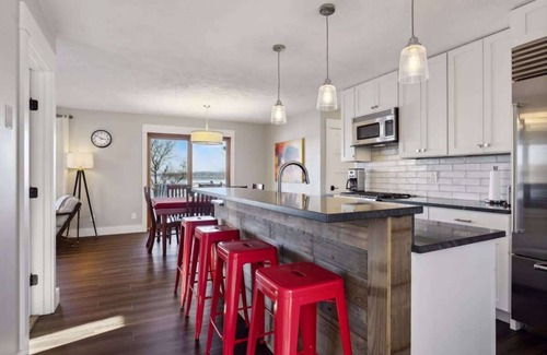 Hayward Casa | Modern Home on Premier Hayward Area Lake - Round Lake