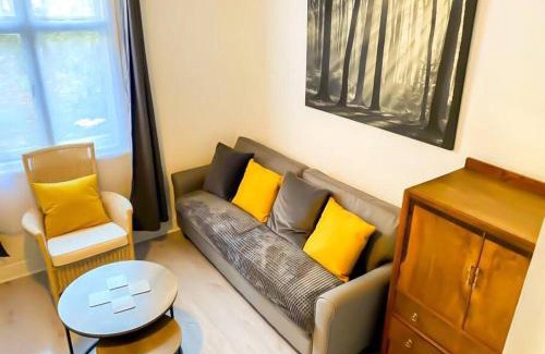 Gravesend Apartamento | Gravesend 2 Bedroom Spacious Stylish Apartment - Sleeps upto 6 - 2 Min Walk to Station