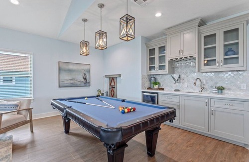 Hackberry Casa | Gray Goose at the Water