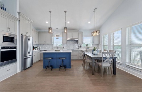 Hackberry Casa | Gray Goose at the Water