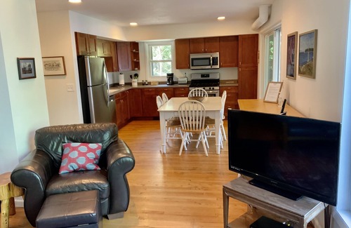 Sturgeon Bay Casa | Grey Gull Cottage-Waterfront Home