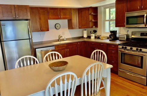 Sturgeon Bay Casa | Grey Gull Cottage-Waterfront Home
