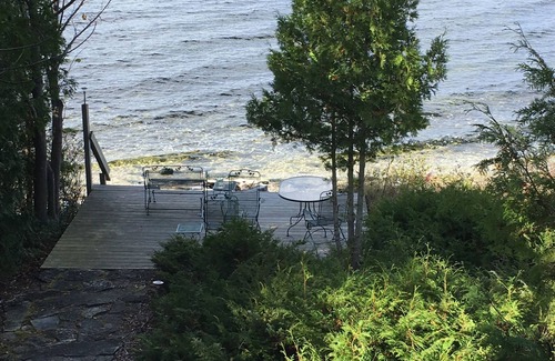 Sturgeon Bay Casa | Grey Gull Cottage-Waterfront Home