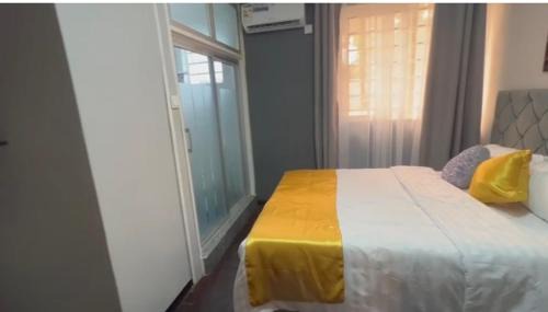 Lusaka Cabina | Gray House Lodge