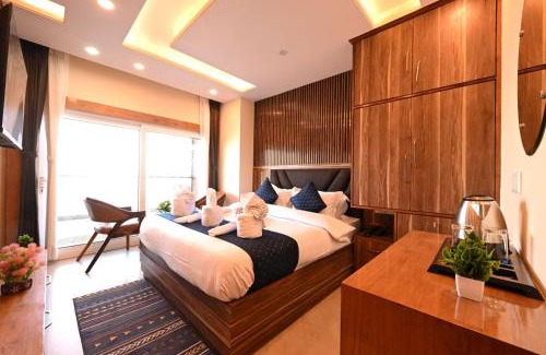 Fagu Cama Y Desayuno | Gray Roof 3-BR Attic By Humble Stay