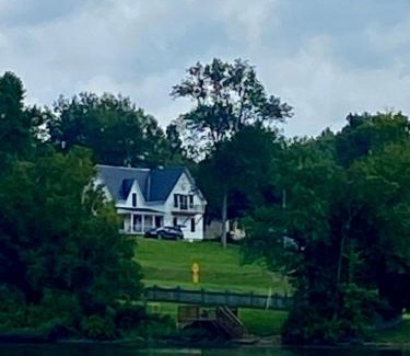 Newport Casa | Gray's Manor - Lake Memphremagog