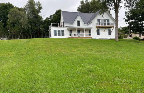 Newport Casa | Gray's Manor - Lake Memphremagog