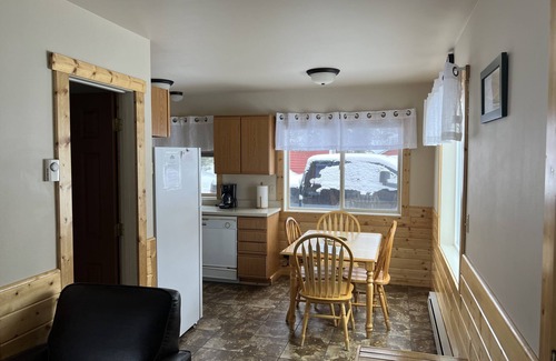 West Yellowstone Cabina | En la ciudad, a 6 cuadras de Yellowstone, a pie de tiendas y restaurantes, cocina completa