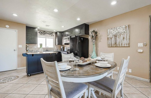 Fashion Square Apartamento | Great 2BR FULL CONDO w/Pool by FS Mall & Bars