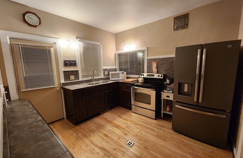 Manistee Casa | Great 3-bedroom House close to town and beaches, in Manistee , deck, WiFi and AC
