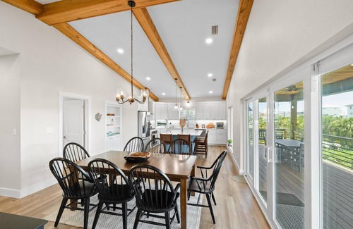 Villa Primera Casa | Great 4 bedroom, 2.5 bath home on beautiful Pensacola Beach!