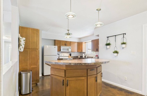Alhambra Casa | Great 4 Groups, Near Everything!