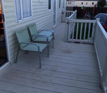 Heacham Otro | Great 6 Berth Caravan With Side Decking In Heacham Ref 21054A