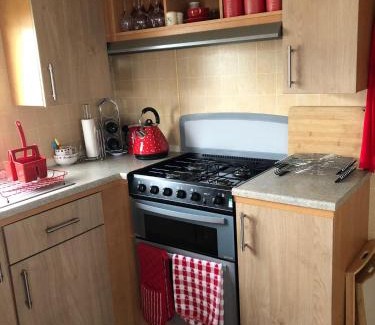 Heacham Otro | Great 6 Berth Caravan With Side Decking In Heacham Ref 21054A