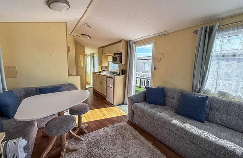 Caister-on-Sea Casa | Great 8 berth caravan with decking area, near to Caister beach ref 65054EB