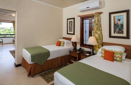 Maynards Hotel | Great Amenities! Full Kitchen, Onsite Pool, Parking! Close to Heywood Beach!
