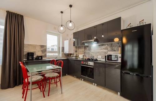 Tractorul Apartamento | Alojamiento con cama king + cerca del centro comercial Coresi-para 4