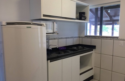 Barra da Lagoa Apartamento | Gran apartamento con aire acondicionado, cerca del mar, la laguna y el río.