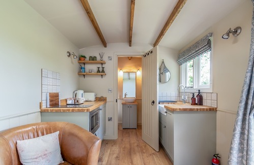 Bradford-on-Avon Cama Y Desayuno | Great Ashley Farm B&B and Shepherds Huts