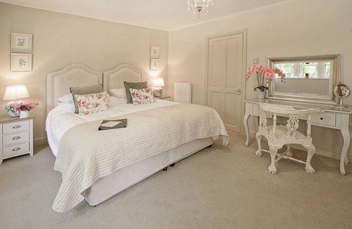 Bradford-on-Avon Cama Y Desayuno | Great Ashley Farm B&B and Shepherds Huts