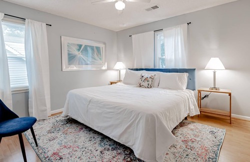 Irmo Casa | Great Back Yard! Midtown- Stay at the Dew Drop Inn