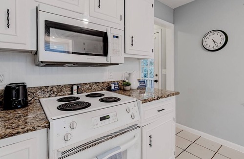 Irmo Casa | Great Back Yard! Midtown- Stay at the Dew Drop Inn