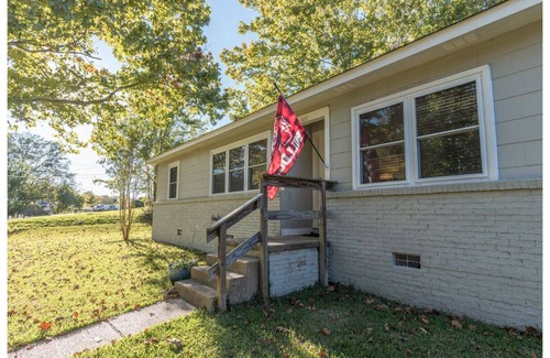 Starkville Casa | Gran alquiler de BULLDOG !!!