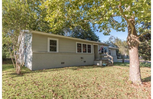 Starkville Casa | Gran alquiler de BULLDOG !!!