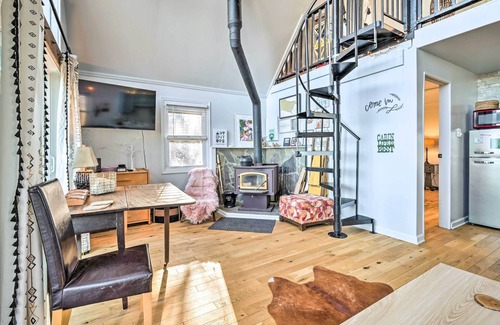 Great Cacapon Cabina | Great Cacapon Cabin w/ Mountain Views
